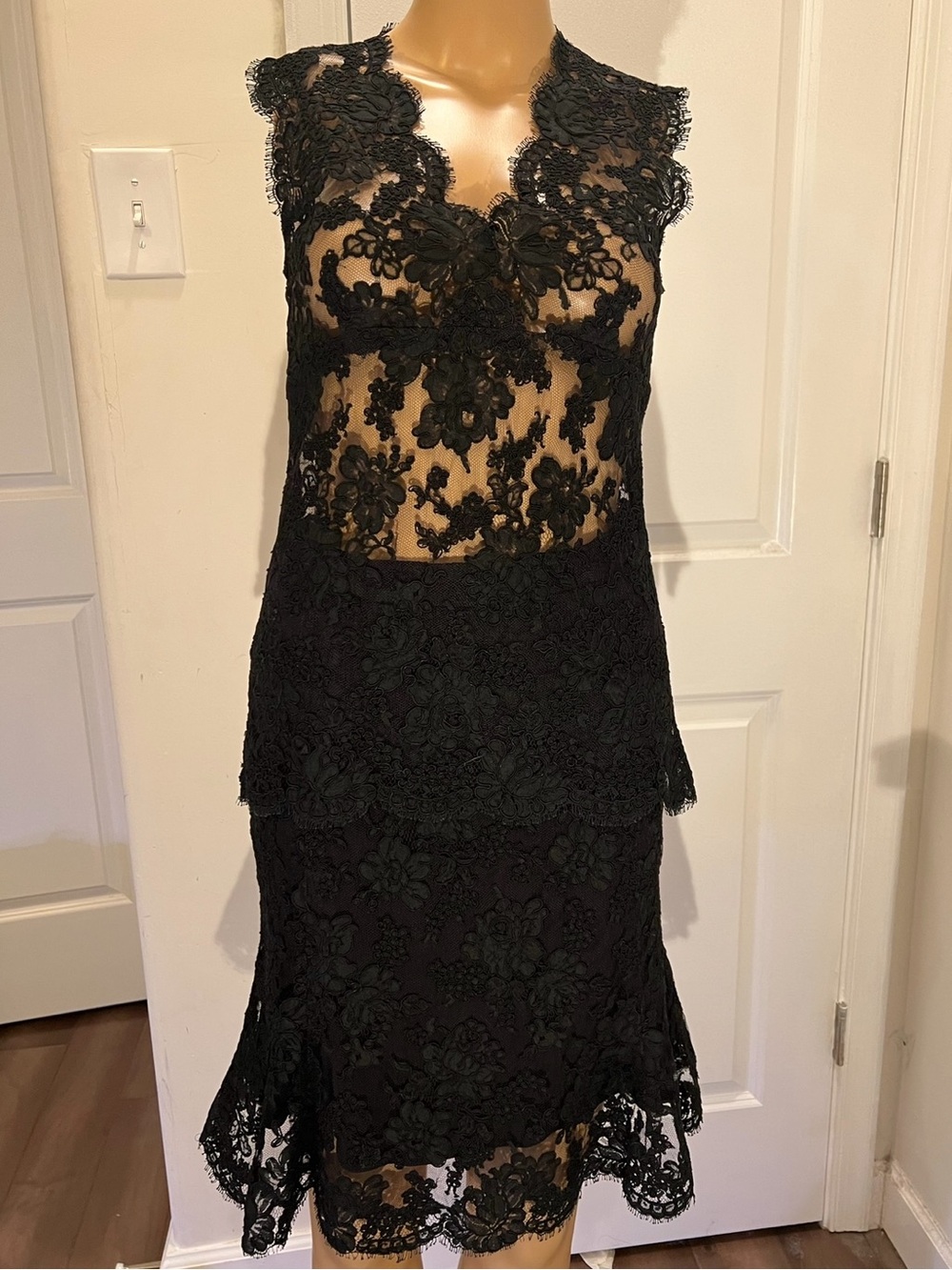 Monique Lhuillier Black Floral Lace Set Skirt and Top